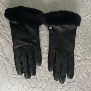 Ugg leather gloves with fur trim